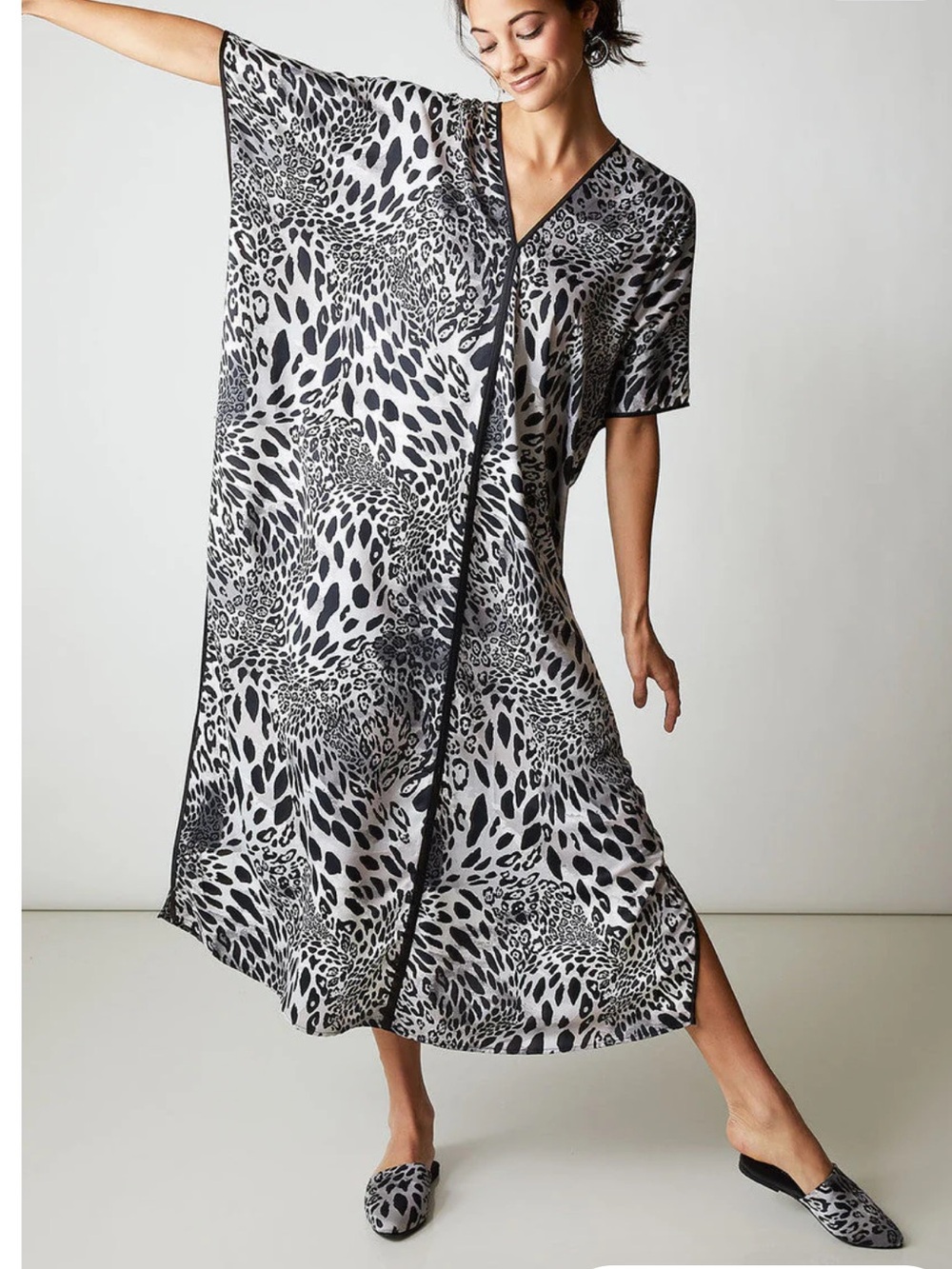 NATORI Black & White Animal Print Jaguar Kaftan M